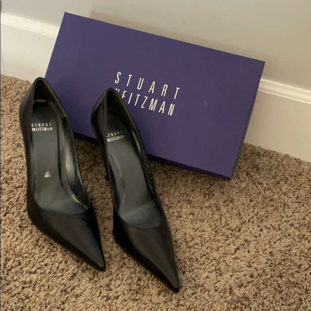 Beautiful Stuart Weitzman black pumps